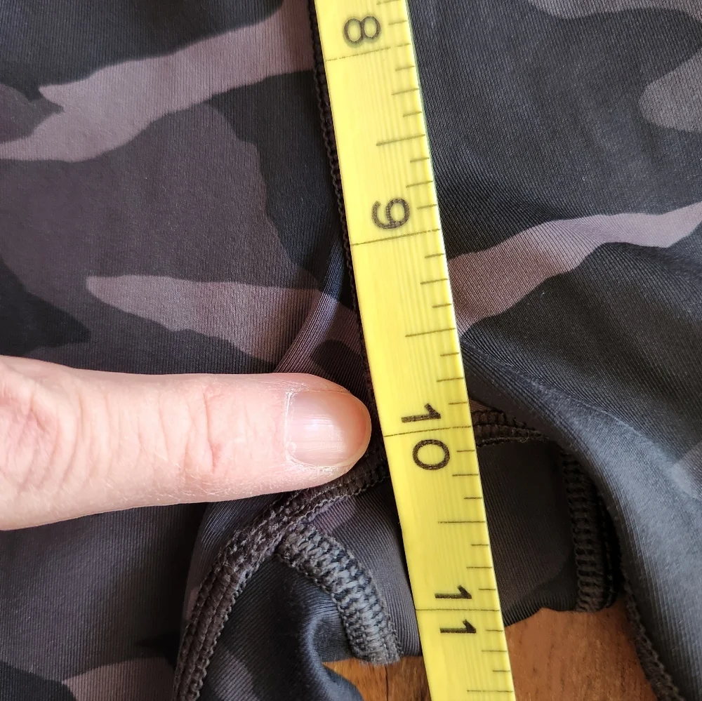 Athleta Ultimate 7/8 Tight Stash Pocket Legging In Black & Gray Camo S